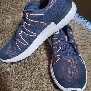 Under Armour Thrill 3 Running shoe